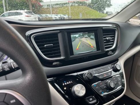 Used 2018 Chrysler Pacifica Touring Plus FWD image 25