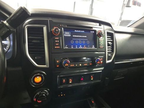 Used 2019 Nissan Titan SV w/ SV Convenience Package image 15