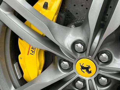 Used 2020 Ferrari Portofino RWD image 46
