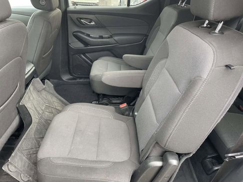 Used 2023 Chevrolet Traverse LT image 23
