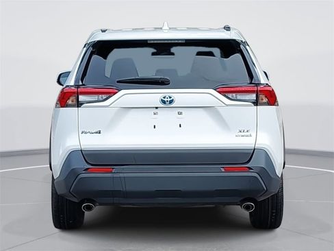 Used 2022 Toyota RAV4 XLE Premium image 6
