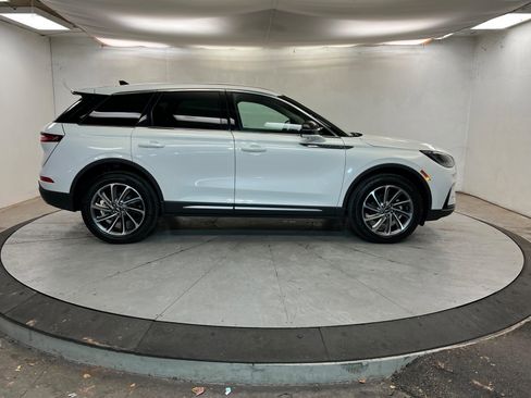 Used 2024 Lincoln Corsair AWD w/ Equipment Group 101A image 7