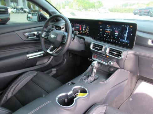 Used 2025 Ford Mustang GT Premium image 14