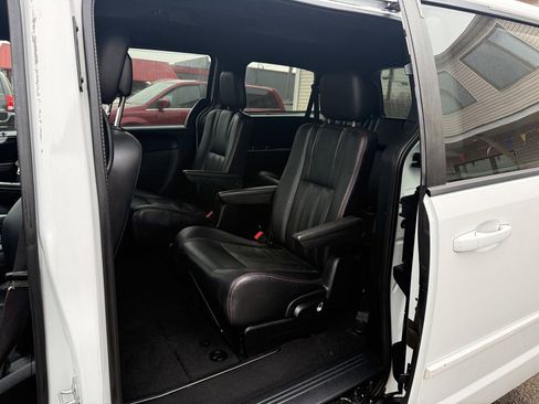 Used 2016 Dodge Grand Caravan R/T FWD image 13
