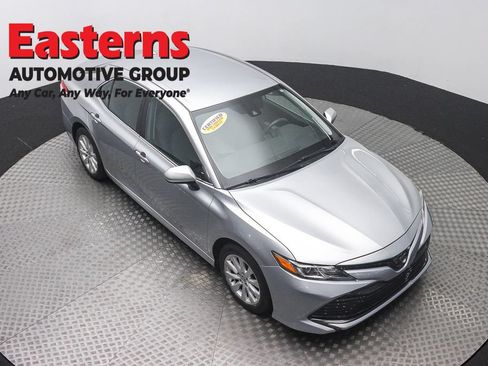 Used 2020 Toyota Camry LE FWD image 3