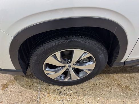 Used 2023 Subaru Ascent Premium w/ Convenience Package AWD/4WD image 29