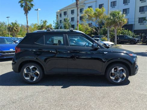 New 2025 Hyundai Venue SEL image 8