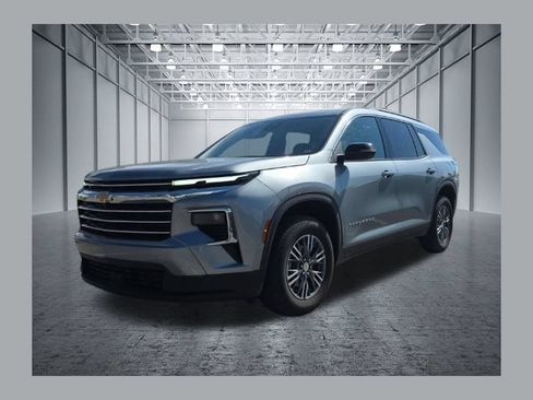 Certified 2026 Chevrolet Traverse LT AWD/4WD image 1