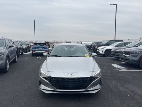 Used 2021 Hyundai Elantra SE image 8