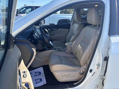 Used 2017 Nissan Rogue SL w/ SL Premium Package image 17