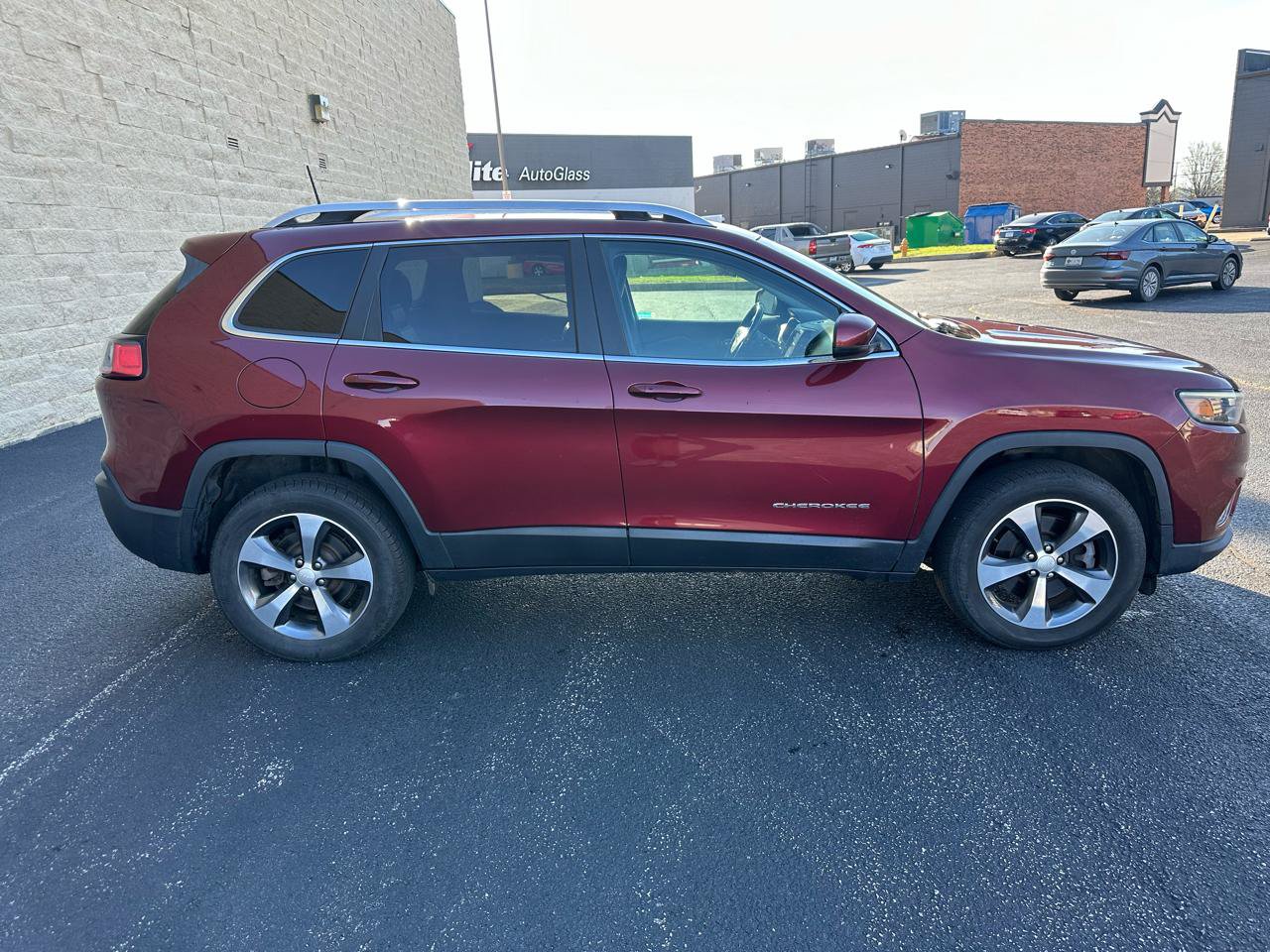 Used 2019 Jeep Cherokee Limited AWD/4WD image 6