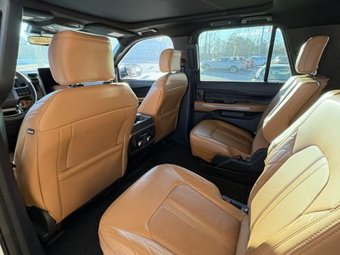 Used 2024 Ford Expedition Max Platinum image 11