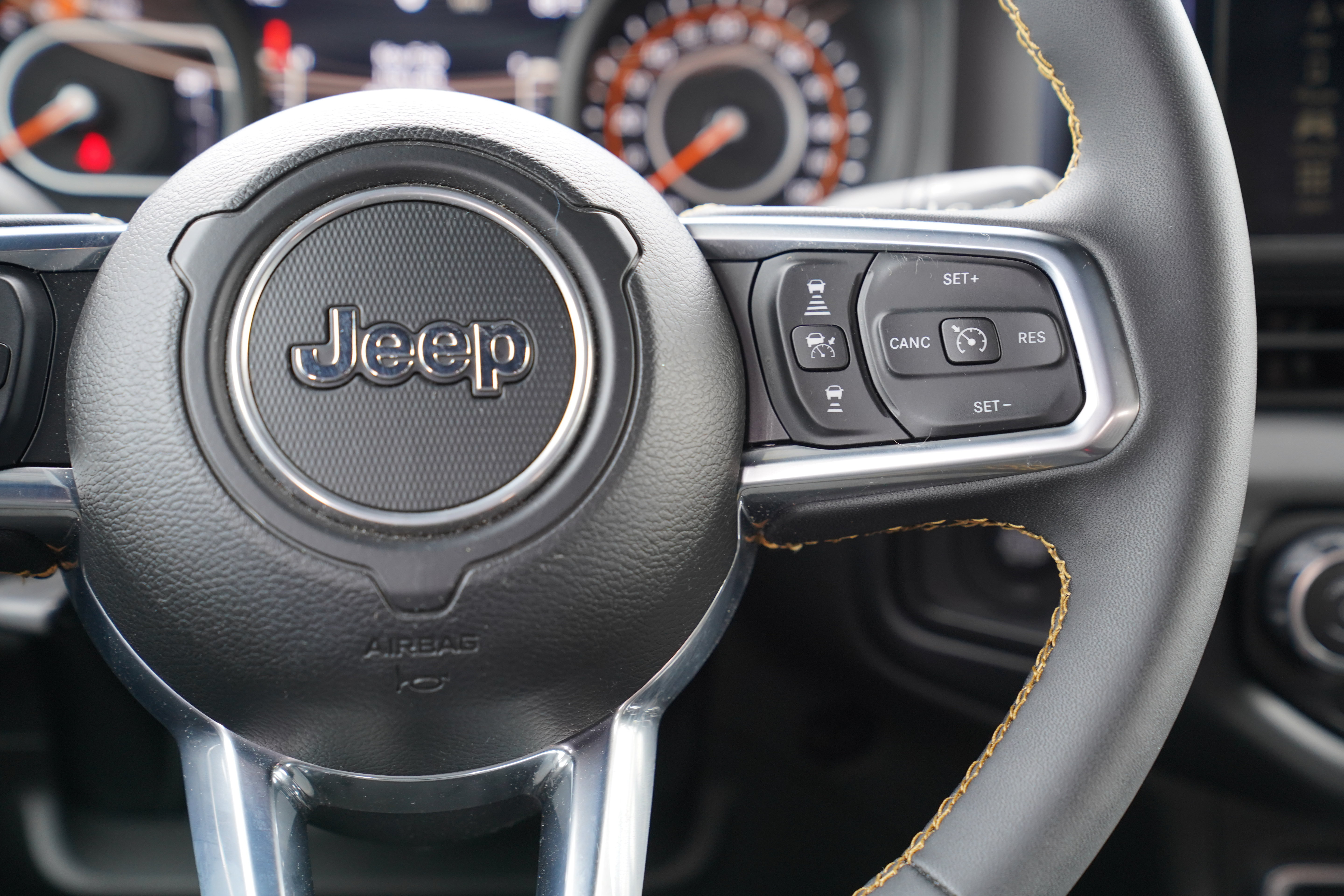 Used 2024 Jeep Wrangler Unlimited Sahara w/ Technology Group AWD/4WD image 18