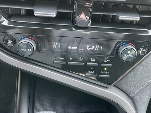 Used 2022 Toyota Camry LE image 27