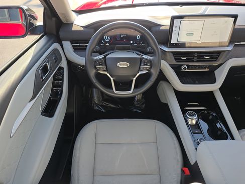 Used 2025 Ford Explorer Platinum w/ Ultimate Package image 17