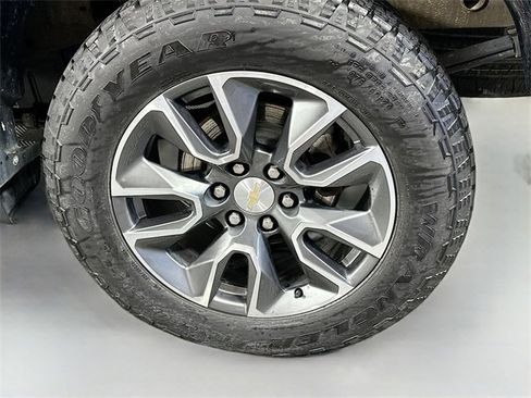 Used 2024 Chevrolet Silverado 1500 LT image 29