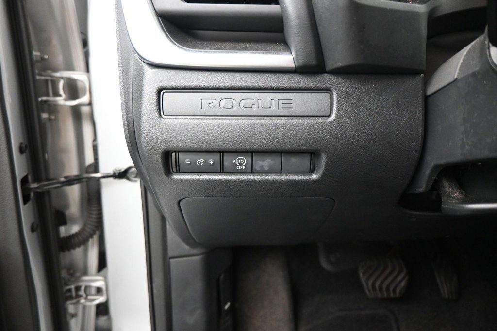 Used 2024 Nissan Rogue S AWD/4WD image 14