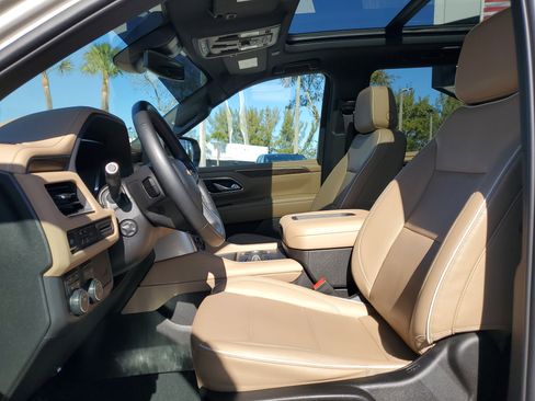 Used 2024 Chevrolet Suburban Premier image 12