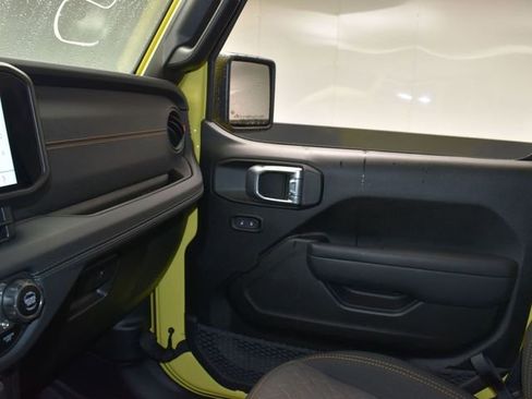 Used 2024 Jeep Gladiator Mojave w/ Technology Group image 25