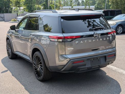 Used 2022 Nissan Pathfinder SV AWD/4WD image 5