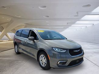 Used 2023 Chrysler Pacifica Touring-L FWD video 1