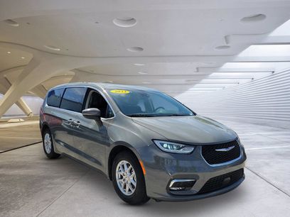 Used 2023 Chrysler Pacifica Touring-L