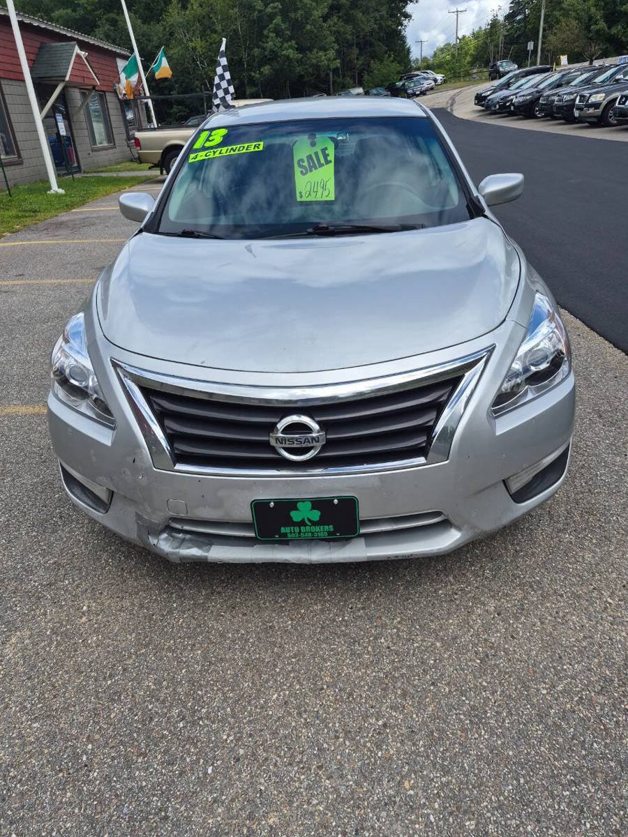 Used 2013 Nissan Altima 2.5 S FWD image 2