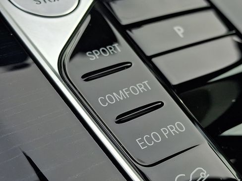 Certified 2024 BMW X5 xDrive40i w/ M Sport Package image 25