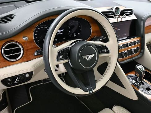 Certified 2022 Bentley Bentayga AWD/4WD image 17