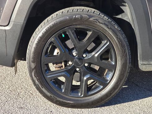 Used 2016 Jeep Renegade Latitude image 11