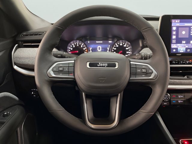 Used 2026 Jeep Compass Latitude AWD/4WD image 12