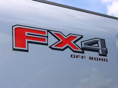 Used 2024 Ford F250 XLT w/ FX4 Off-Road Package AWD/4WD image 18