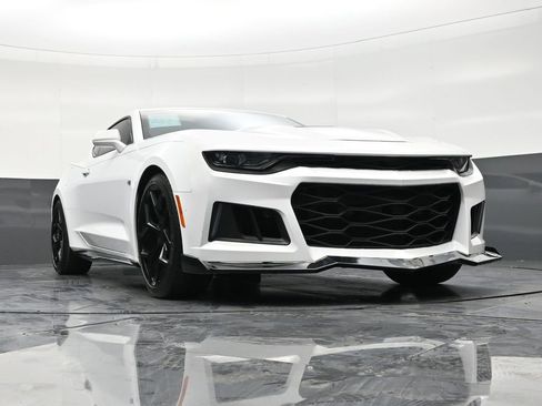 Used 2019 Chevrolet Camaro SS image 27