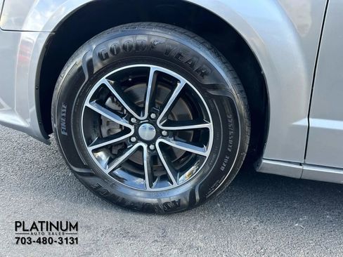 Used 2018 Dodge Grand Caravan GT image 18