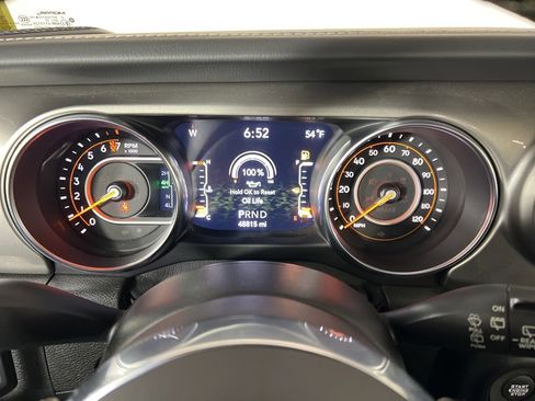 Used 2020 Jeep Wrangler Unlimited Sahara image 18