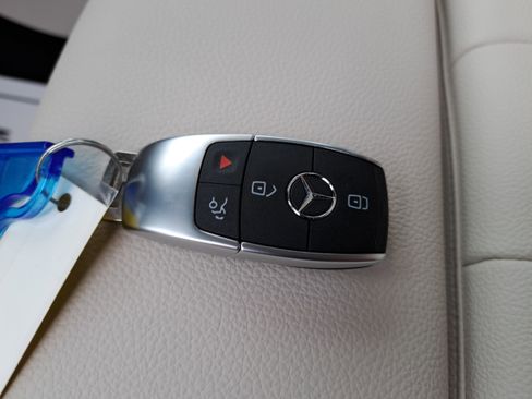 Certified 2025 Mercedes-Benz GLA 250 4MATIC image 36