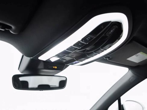 Certified 2026 Porsche Macan AWD/4WD image 30