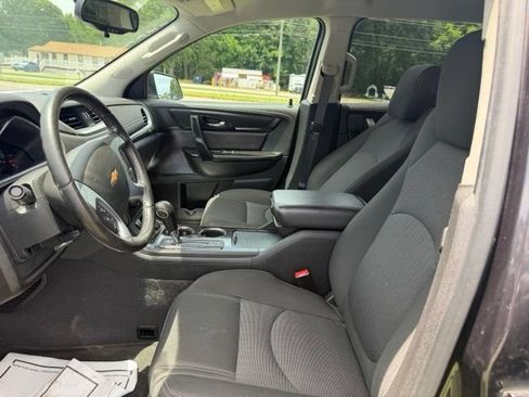 Used 2017 Chevrolet Traverse LT FWD image 12