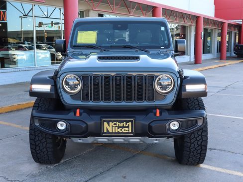 Used 2024 Jeep Gladiator Mojave w/ Technology Group image 3