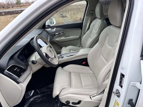 Used 2024 Volvo XC90 T8 Ultimate w/ Lounge Package image 16