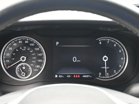 Used 2024 Genesis G70 2.5T image 12