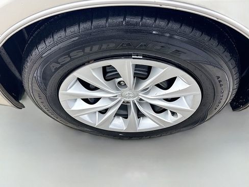 Certified 2016 Toyota Camry LE image 28