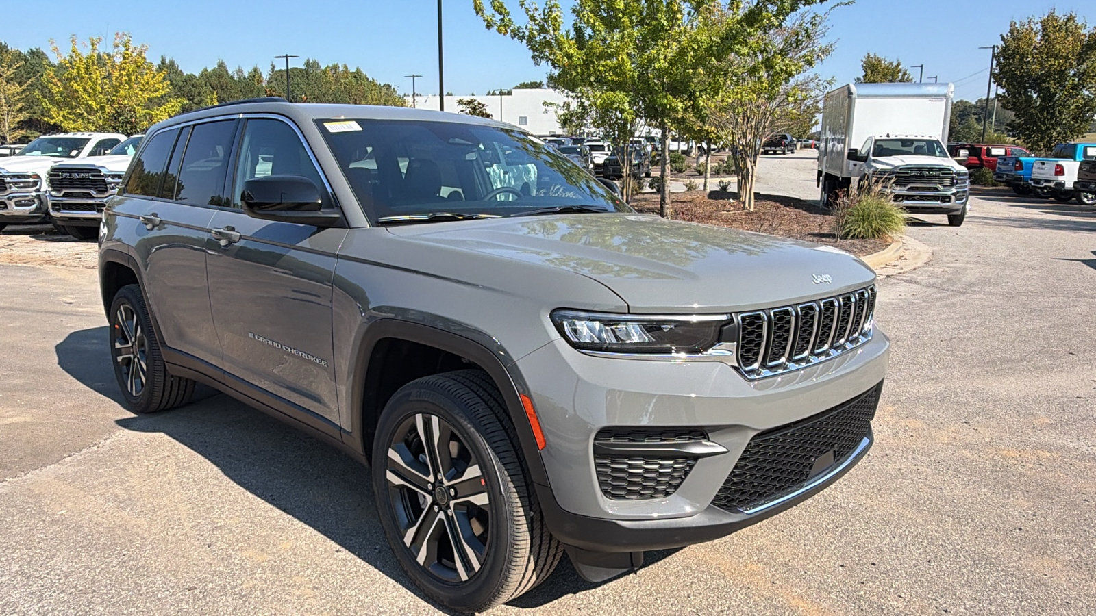 New 2027 Jeep Grand Cherokee Laredo X AWD/4WD image 5