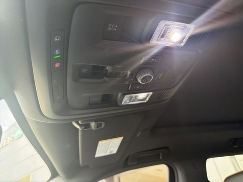 Used 2023 GMC Yukon XL AT4 image 16