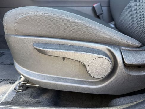 Used 2025 Kia Sportage LX image 12