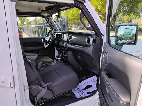 Used 2023 Jeep Gladiator Overland image 76