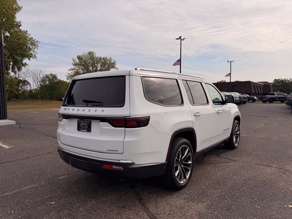 Used 2022 Jeep Wagoneer Series III w/ Premium Group I AWD/4WD image 5