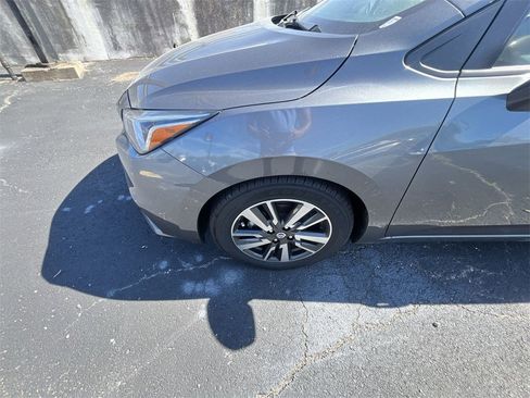 Used 2022 Nissan Versa SV image 10