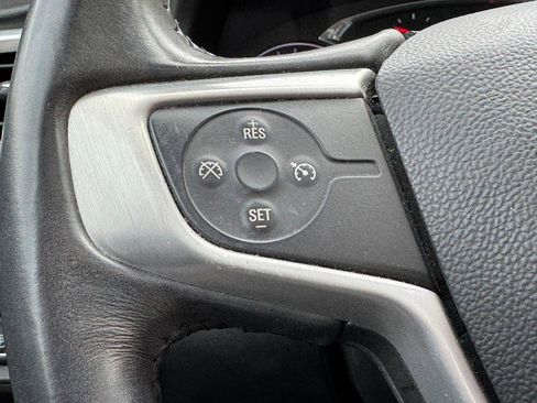 Used 2017 GMC Acadia SLT image 16