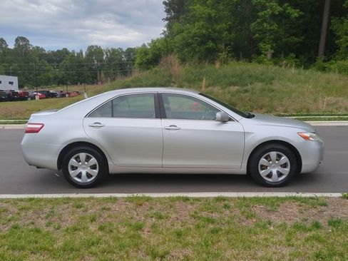 Used 2009 Toyota Camry LE FWD image 14